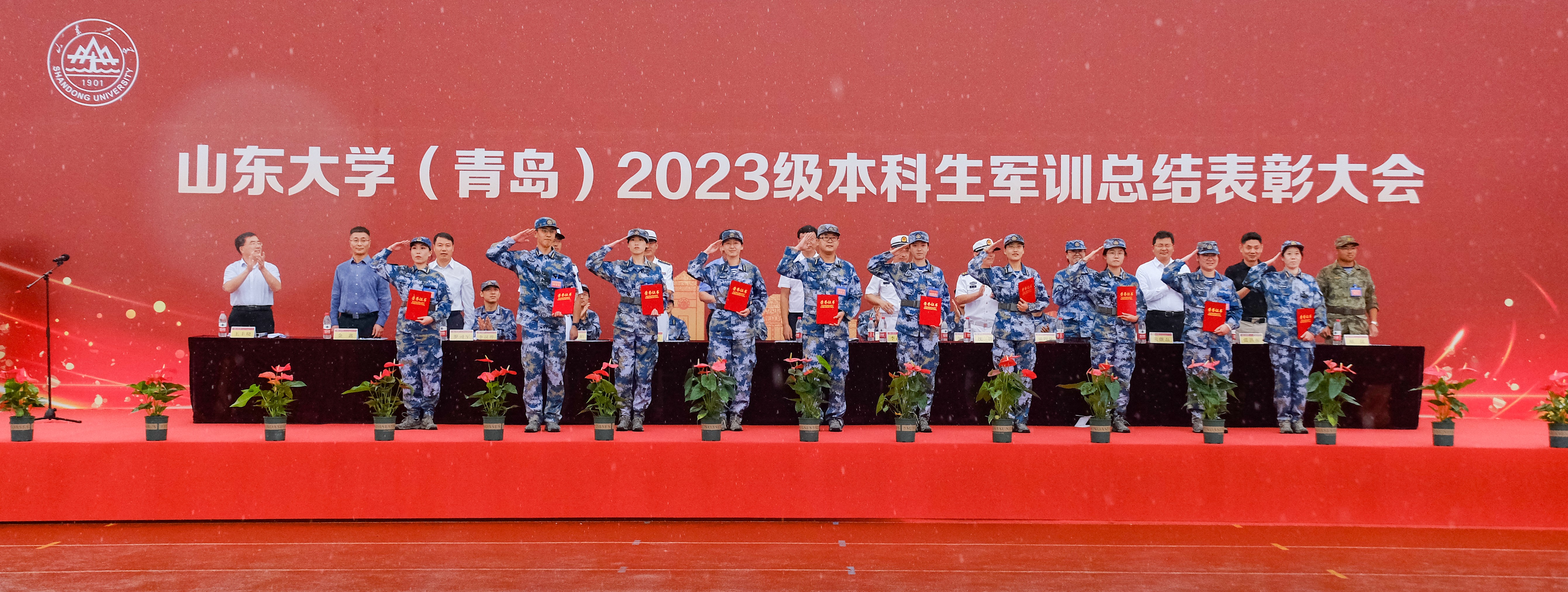 优秀政工干部颁奖.jpg
