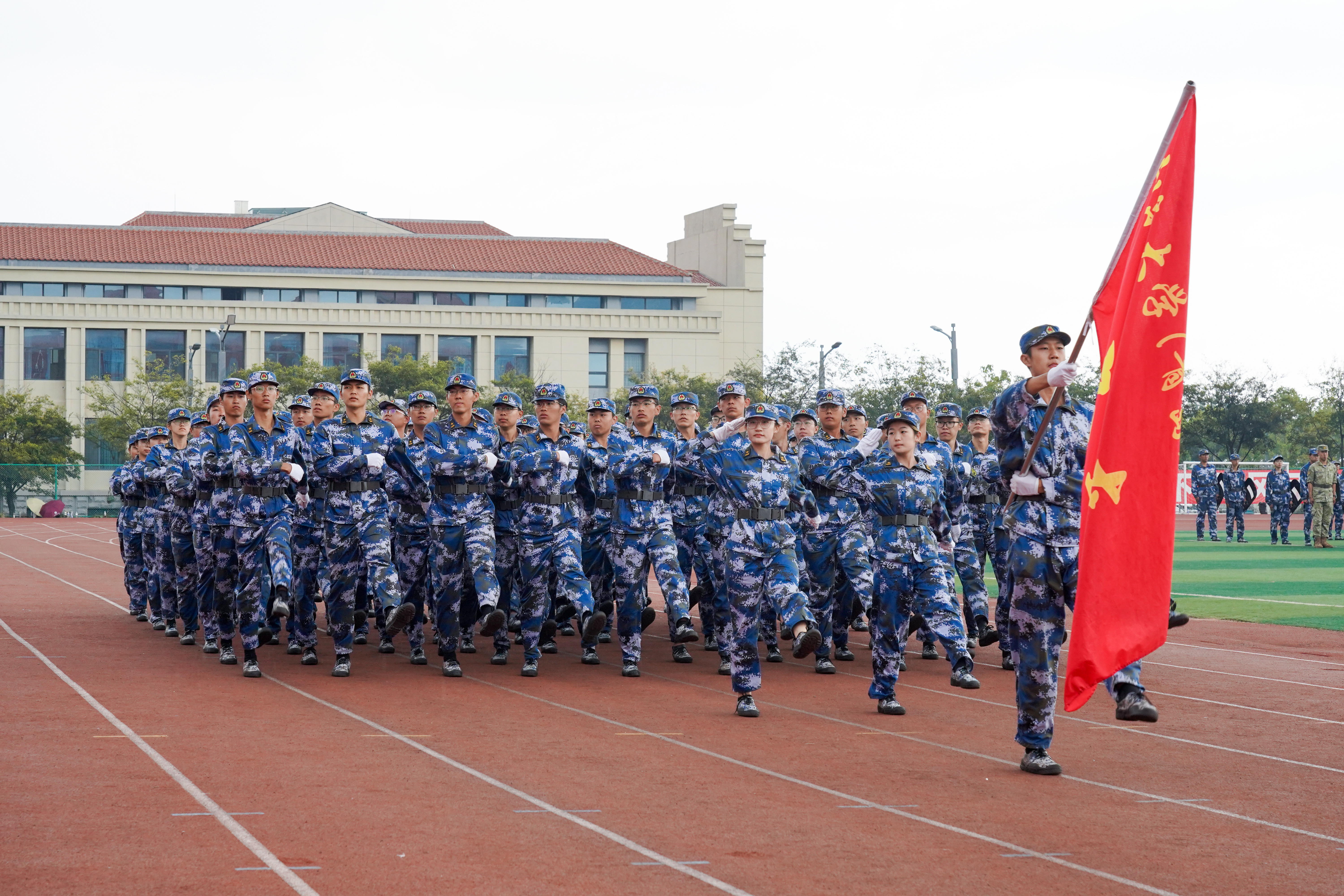 分列式连队.jpg